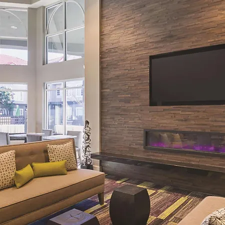 La Quinta Inn & Suites By Wyndham Austin Near The Domain-2