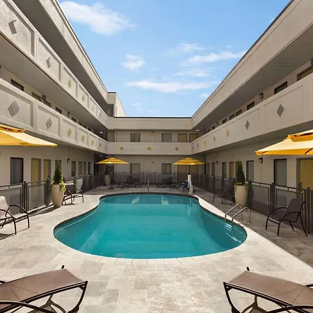 Hotel Bo, A Days Inn By Wyndham Chattanooga Downtown-3
