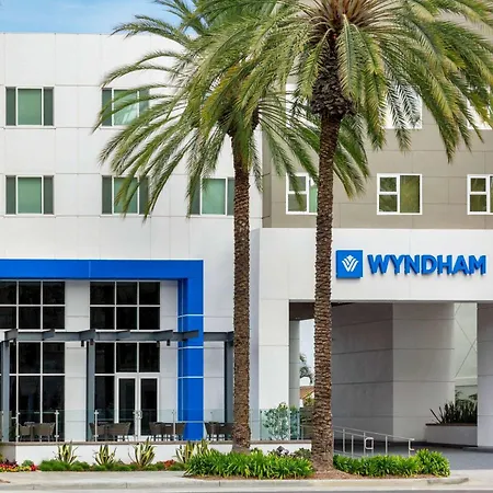 Wyndham Anaheim-3