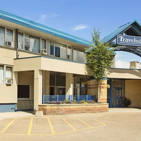Travelodge By Wyndham Edmonton East-2