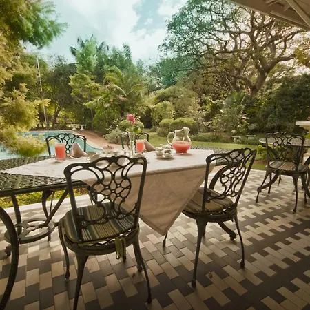 Hacklewood Hill Country House-3