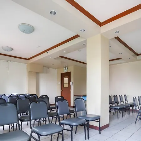 Oyo 210 Apple Tree Suites-2