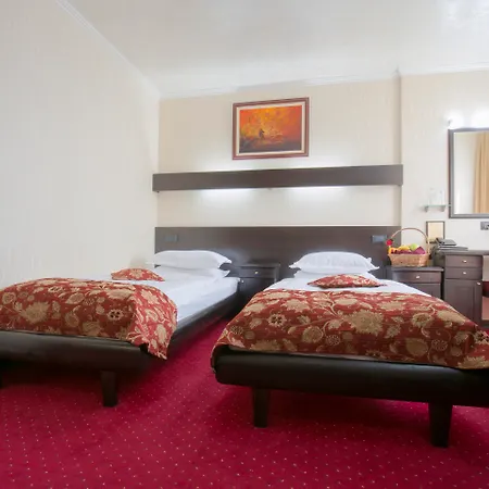Prezident Hotel Novi Sad - Outdoor Pool & Spa-3
