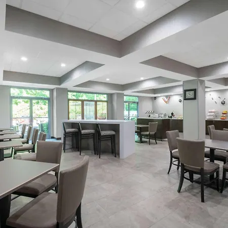 Wingate By Wyndham Charlotte Airport-2