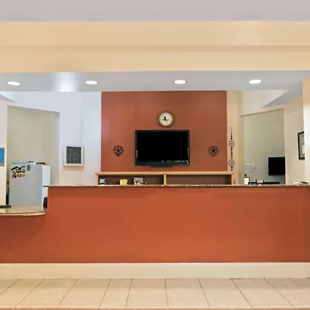 Super 8 By Wyndham Austin/Airport South-2