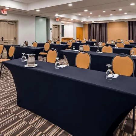 Best Western Premier Toronto Airport Carlingview Hotel-3