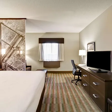 Best Western London Airport Inn & Suites-2