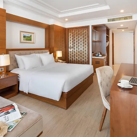 Paris Deli Danang Beach Hotel-3