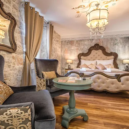 Plaza Marchi Old Town - Mag Quaint & Elegant Boutique Hotels-3