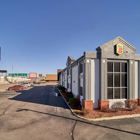 Super 8 By Wyndham Wichita Airport West Kellogg-3
