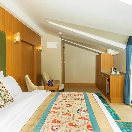 Obelisk Hotel & Suites-3