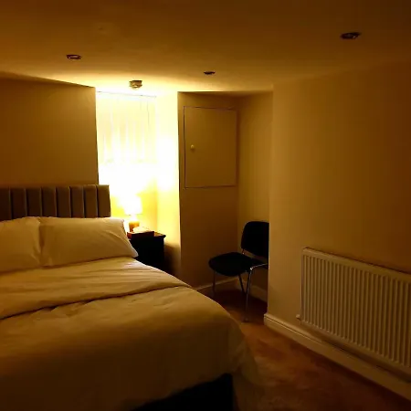 Elegant 2 Bed Apartment In Manchester-3