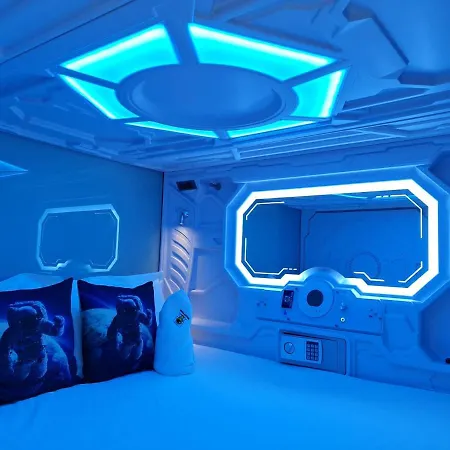 Galaxy Pods Capsule Hotel Boat Quay-2