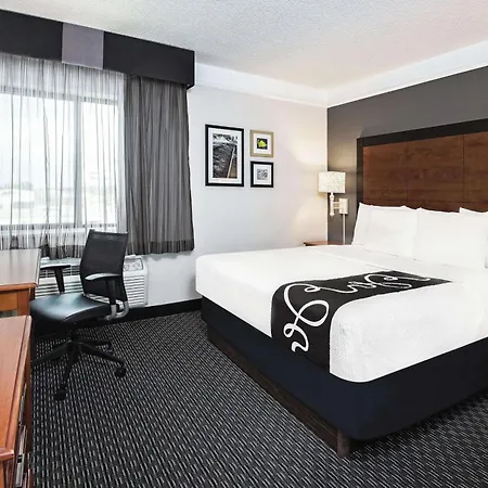 La Quinta Inn & Suites By Wyndham San Antonio Riverwalk-2