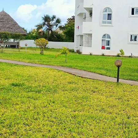 Pahalimzuri Kijani - 1 Bedroom Beach Apartment With Swimming Pool-2