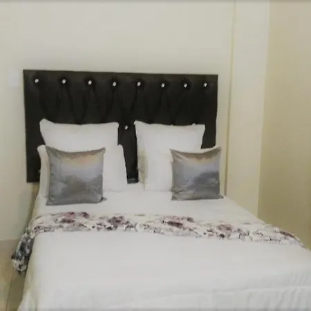 G6 On Marlborough Durban South Beachfront Self-Catering Unit Plus Private Bedroom-3