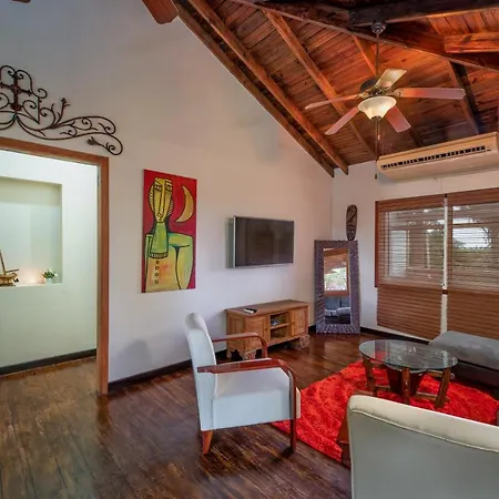 Exclusive Tropical House Near Beaches & Downtown-3