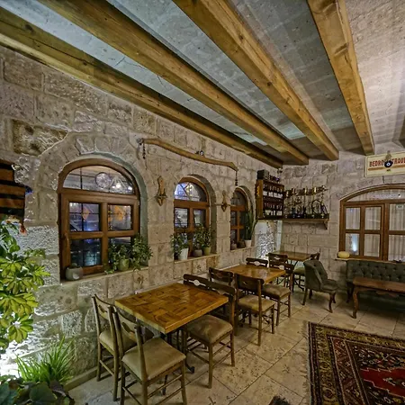 Risus Cave Suites-2