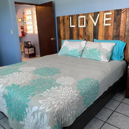 Esperanza Inn Guesthouse (Adults Only)-3