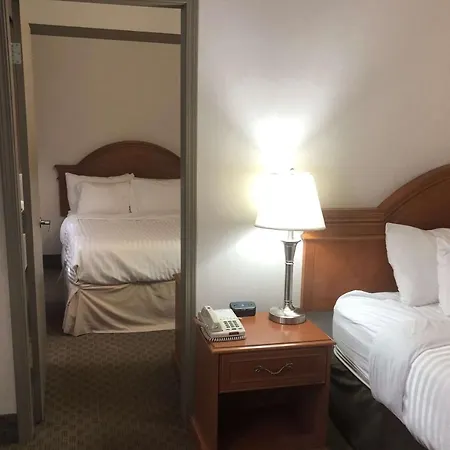 Ramada By Wyndham Edmonton South-3