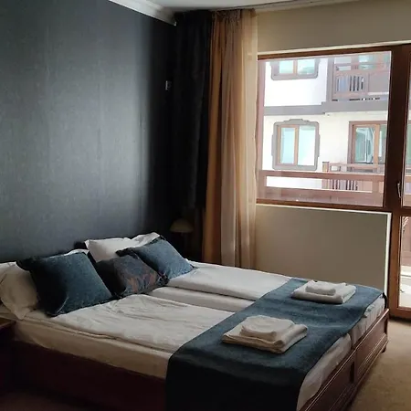 Annett Apartments At Emerald Hotel-3