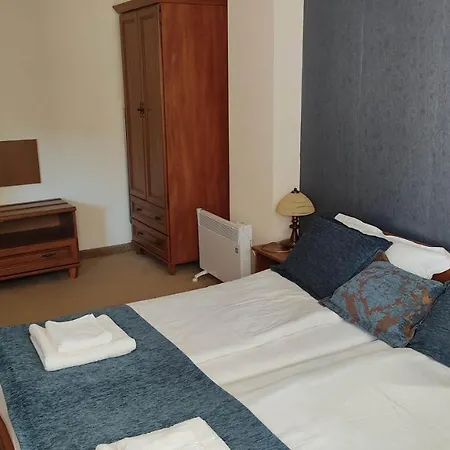 Annett Apartments At Emerald Hotel-2