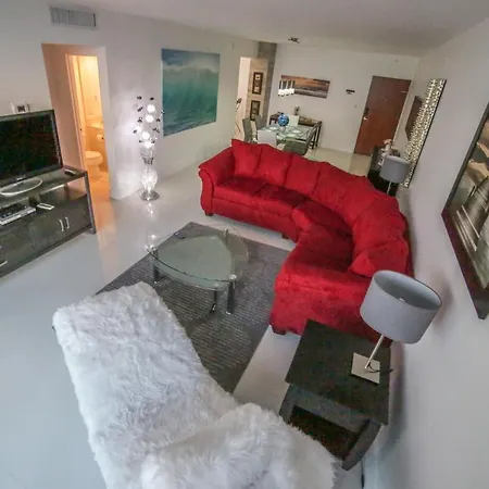 Beautiful Penthouse Condo With Stunning Views Of Both Ocean And City-2