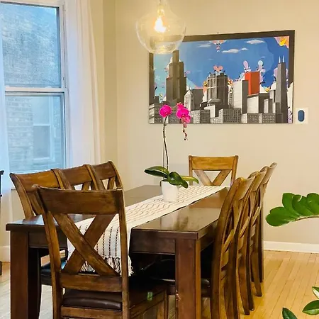 Sunny, Spacious, 3Br 1Ba Davlin Inn Chicago-2