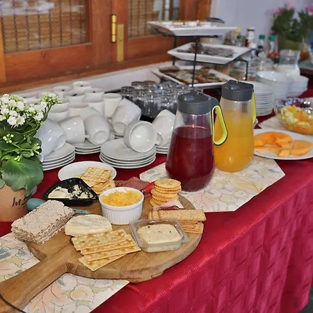 Queen Manor Boutique Guest House-2
