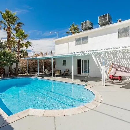 Spacious 5-Bedroom Retreat With Pool Minutes From The Las Vegas Strip-3