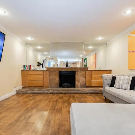 Spacious 5-Bedroom Retreat With Pool Minutes From The Las Vegas Strip-2