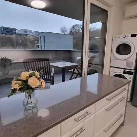 Florian Garden Apartment With Private Parking-2