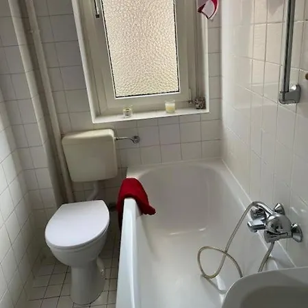 Room For 2 Persons, 9 Min Trade Fair, Free Parking, Supermarket, Cafe Nearby-2