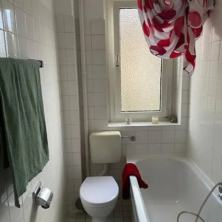 Room For 2 Persons, 9 Min Trade Fair, Free Parking, Supermarket, Cafe Nearby-3