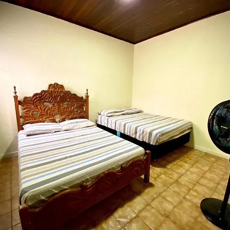 Casa No Centro Com Ar Condicionado A 700M Da Rodoviaria Do Centro-2