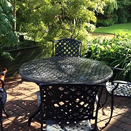 Grove House Bed & Breakfast-3