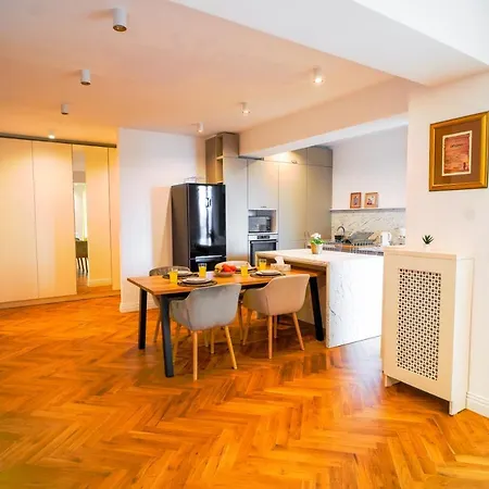Luxury Central Park Apartment-3