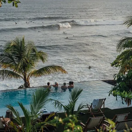 Puro Surf Hotel & Performance Academy-3