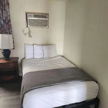 Yankee Clipper Resort Motel-3