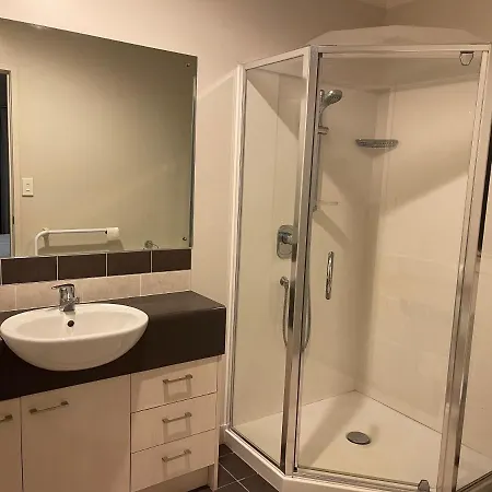 Ruth'S House Homestay Master Room With Private Shower And Toilet-2