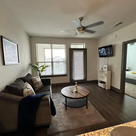 7 Min From Iah Business-Ready Condo W Pool & Wifi-2