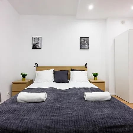 Cracow Rent Apartments - Spacious Apartments For 2-7 People In Quiet Area - Kolberga Street Nr 3 - 10 Min To Main Square By Foot-2