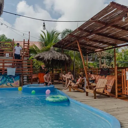 El Zoo Hostel, Bar & Pool-3