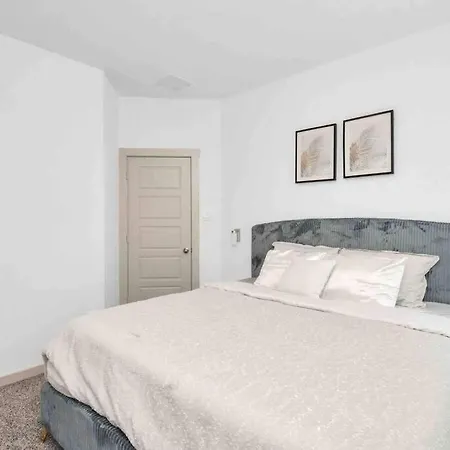 4Bedroom Escape - Near Med Center With Backyard-2