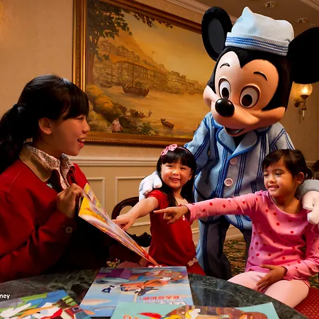 Hong Kong Disneyland Hotel-2
