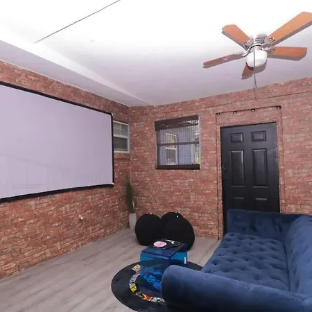 Stylish & Comfy Central Location-3