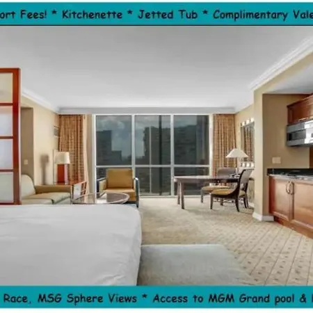 Signature Mgm Suite With Strip And Sphere View-2