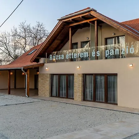 Rozsa Etterem & Panzio-3