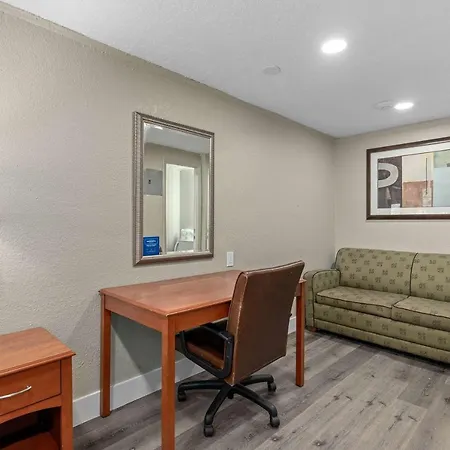 Travelodge By Wyndham Kissimmee Orlando-3