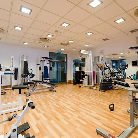 Flat At The Danube With Wellness-3